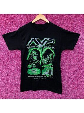 Alien Vs Predator "Whoever Wins... We Lose" Retro Poster Graphic T-shirt Small
